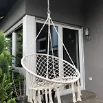 Mit Eigenem Garten Und Terrasse