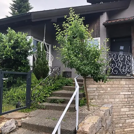 Mit Eigenem Garten Und Terrasse *