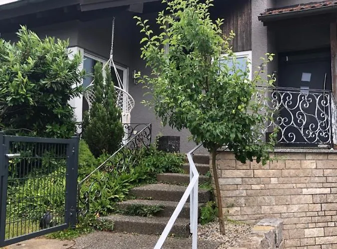 Mit Eigenem Garten Und Terrasse *