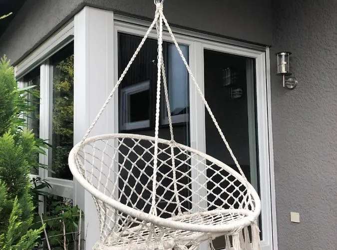Mit Eigenem Garten Und Terrasse